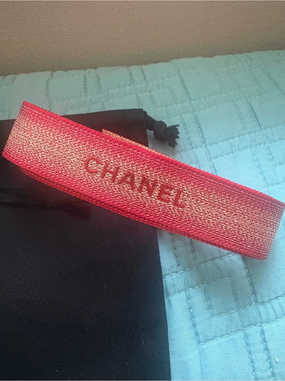 CHANEL Gift Set (Pouch, Ribbon, and CC Name Tag) 3Fer NWOT - Picture 5 of 6
